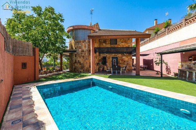 Foto 1 de Venta de chalet en Cenes de la Vega de 4 habitaciones con terraza y piscina