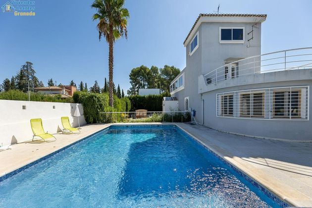 Foto 1 de Chalet en venta en Albolote de 4 habitaciones con terraza y piscina