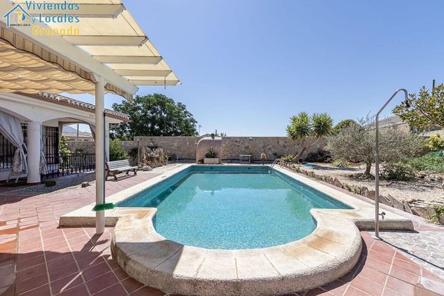 Foto 2 de Xalet en venda a Pinos Puente de 7 habitacions amb terrassa i piscina