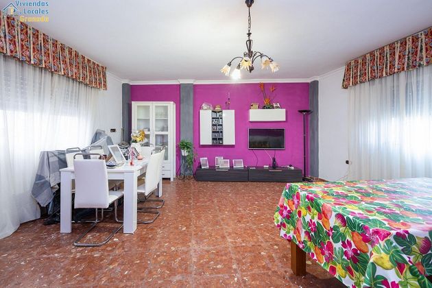 Foto 2 de Casa en venda a Cogollos de la Vega de 6 habitacions amb terrassa i balcó