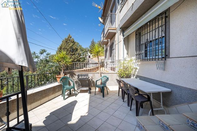 Foto 1 de Casa en venda a Cogollos de la Vega de 5 habitacions amb jardí i balcó