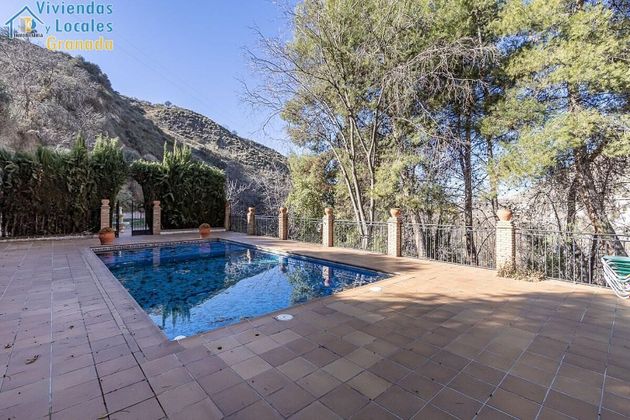 Foto 1 de Xalet en venda a Barrio de la Vega de 10 habitacions amb piscina i jardí