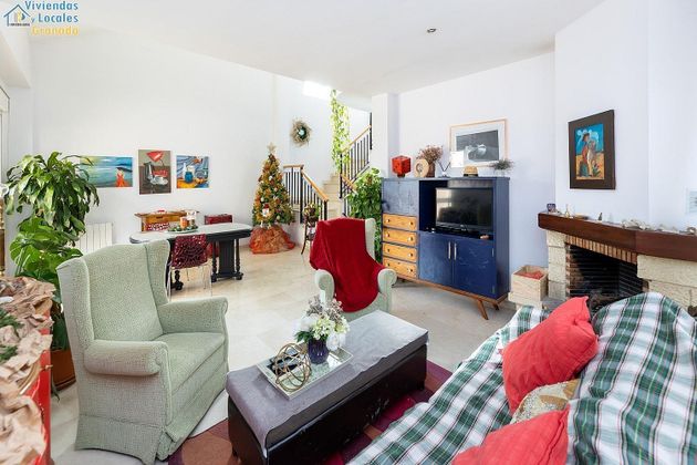 Foto 2 de Casa en venda a Ogíjares de 4 habitacions amb garatge i jardí