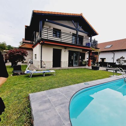 Foto 1 de Xalet en venda a Ribamontán al Monte de 3 habitacions amb piscina i jardí