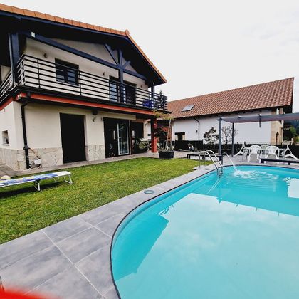 Foto 2 de Xalet en venda a Ribamontán al Monte de 3 habitacions amb piscina i jardí