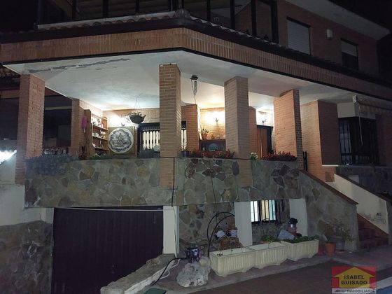 Foto 2 de Casa adossada en venda a La Pizarra de 5 habitacions amb terrassa i piscina