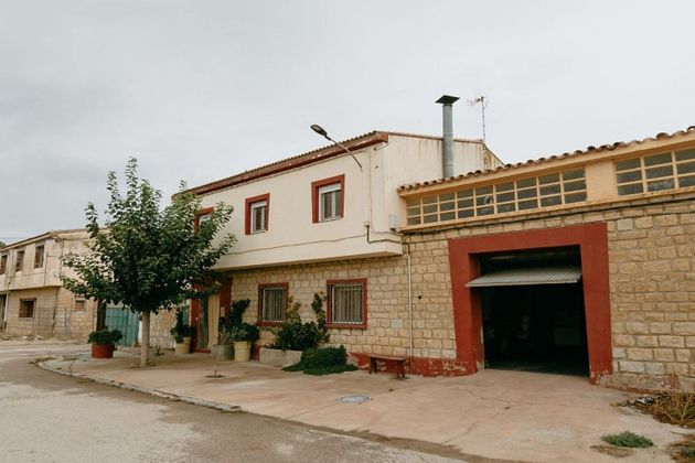 Foto 1 de Casa en venta en Almuniente de 4 habitaciones con garaje y aire acondicionado