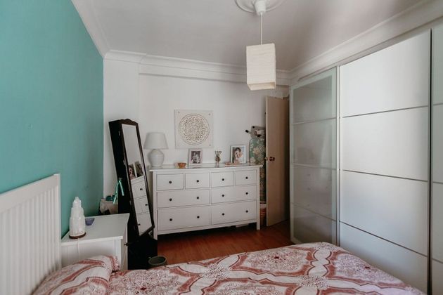 Foto 2 de Piso en venta en calle Manuel Bescos de 4 habitaciones con balcón y aire acondicionado