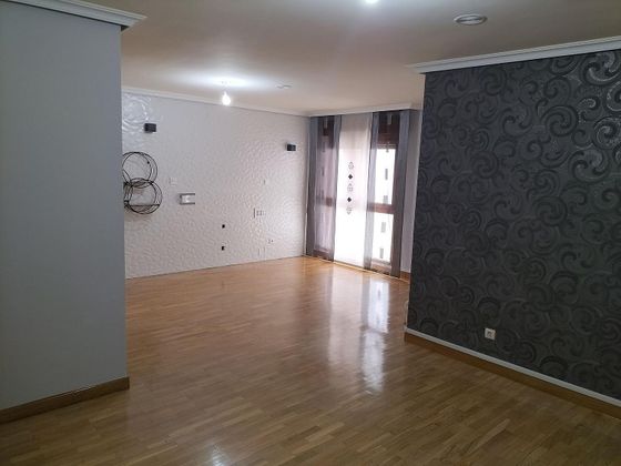 Foto 2 de Pis en venda a Centro - Palencia de 3 habitacions amb garatge i balcó