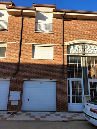 Foto 2 de Venta de casa adosada en Santovenia de Pisuerga de 3 habitaciones con terraza y garaje