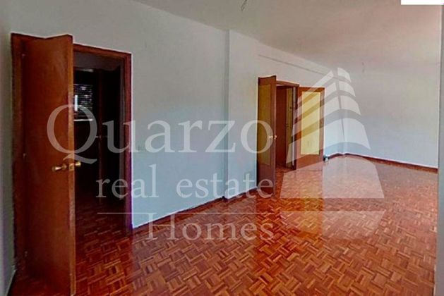 Foto 2 de Venta de piso en Virgen del Cortijo - Manoteras de 3 habitaciones con terraza y calefacción