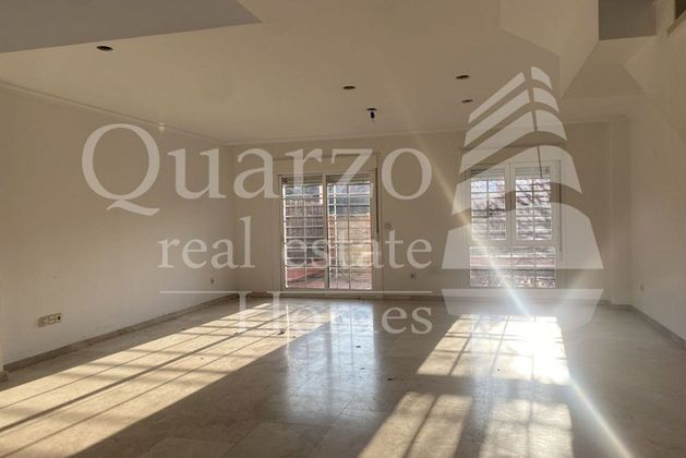 Foto 1 de Casa en venda a Altos de Jarama de 3 habitacions amb terrassa i piscina