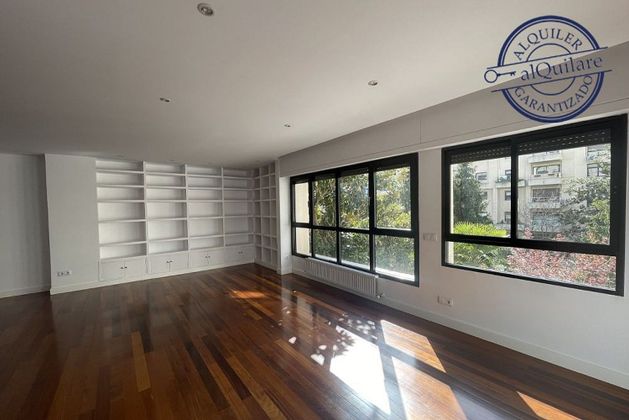 Foto 2 de Piso en alquiler en Nuevos Ministerios - Ríos Rosas de 5 habitaciones con garaje y aire acondicionado