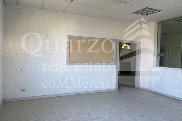 Foto 2 de Local en venta en Torres de la Alameda de 126 m²
