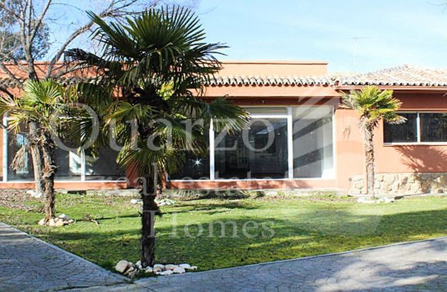 Foto 1 de Xalet en venda a Los Cigarrales-La Bastida de 7 habitacions amb piscina i jardí