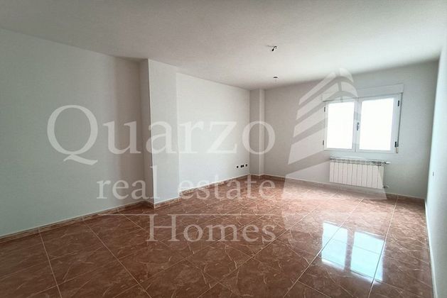 Foto 2 de Pis en venda a Quintanar de la Orden de 3 habitacions amb terrassa i ascensor