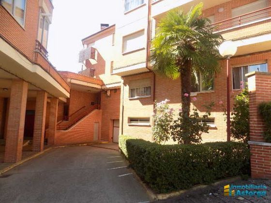 Foto 1 de Pis en venda a Astorga de 2 habitacions amb terrassa i garatge