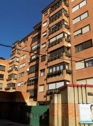 Foto 1 de Venta de piso en Astorga de 4 habitaciones con terraza y garaje