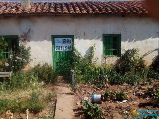 Foto 2 de Casa en venda a Villaobispo de Otero de 4 habitacions amb jardí