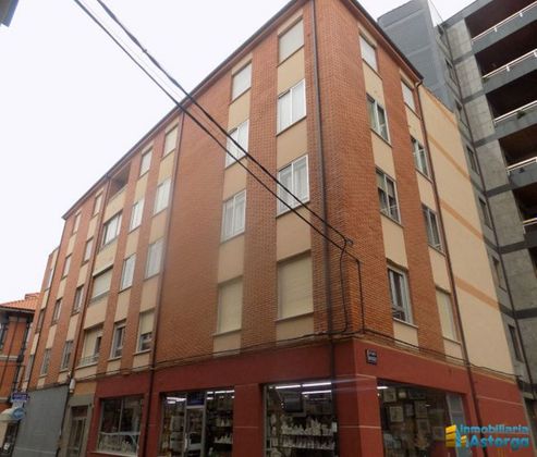 Foto 1 de Venta de piso en Astorga de 3 habitaciones con terraza y garaje
