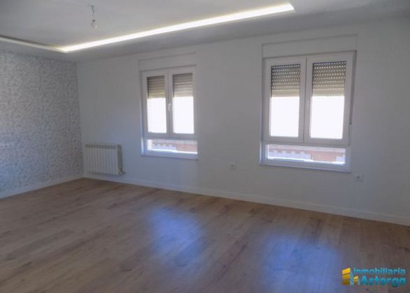 Foto 2 de Venta de piso en Astorga de 3 habitaciones con terraza y garaje