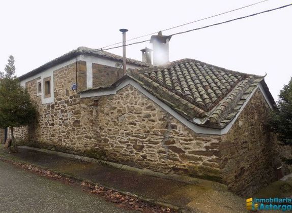 Foto 1 de Casa en venta en Santiago Millas de 4 habitaciones con garaje y calefacción