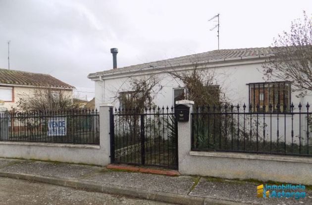 Foto 1 de Casa en venda a Riego de la Vega de 2 habitacions amb garatge