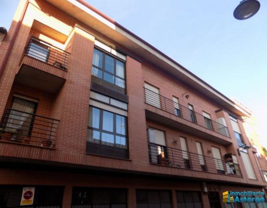 Foto 1 de Venta de piso en Astorga de 4 habitaciones con terraza y garaje