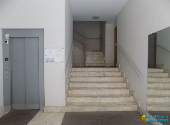 Foto 2 de Venta de piso en Astorga de 3 habitaciones con terraza y garaje
