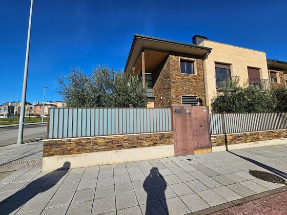Foto 1 de Casa en venda a Centro - Ponferrada de 5 habitacions amb terrassa i piscina