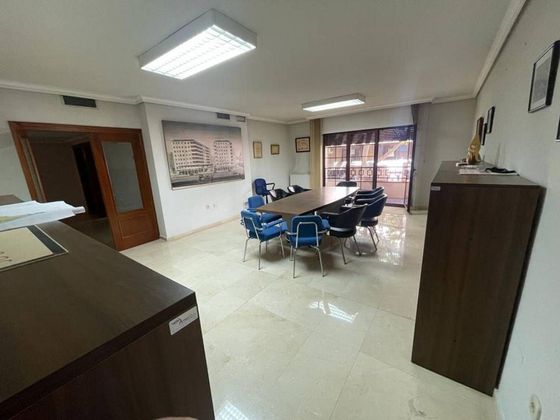 Foto 1 de Pis en venda a Centro - El Pilar de 4 habitacions amb terrassa i garatge