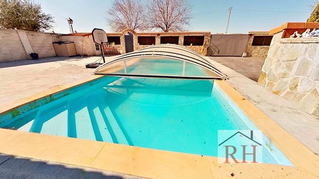 Foto 1 de Chalet en venta en Camarma de Esteruelas de 5 habitaciones con terraza y piscina