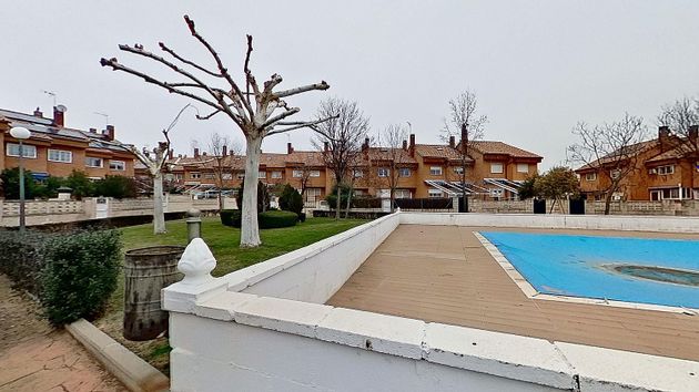 Foto 1 de Casa adossada en venda a Camarma de Esteruelas de 3 habitacions amb terrassa i piscina