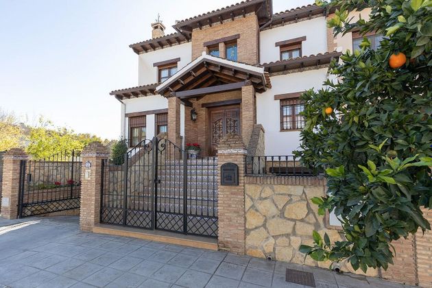 Foto 1 de Casa en venda a Fuente Vaqueros de 6 habitacions amb terrassa i garatge
