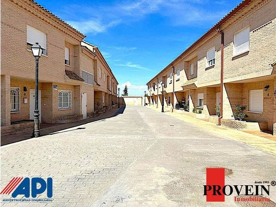 Foto 1 de Venta de casa adosada en carretera Extremadura de 3 habitaciones con terraza y garaje