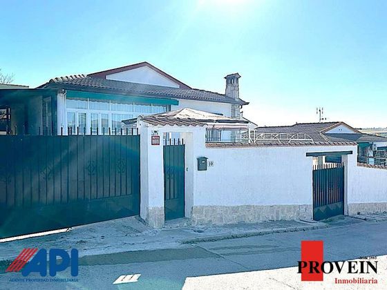Foto 1 de Xalet en venda a calle Segovia de 2 habitacions amb terrassa i piscina
