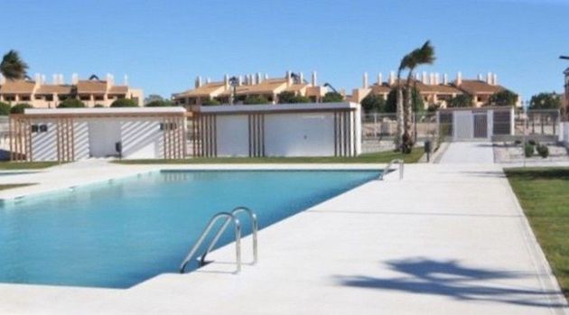 Foto 1 de Pis en venda a calle Aranjuez de 2 habitacions amb terrassa i piscina