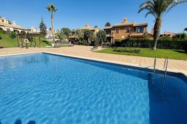 Foto 1 de Casa adossada en venda a calle Bolivia de 3 habitacions amb terrassa i piscina