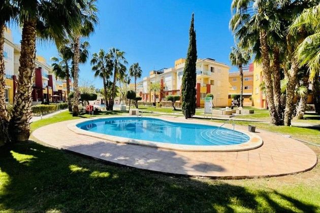 Foto 2 de Àtic en venda a calle Grecia de 3 habitacions amb terrassa i piscina