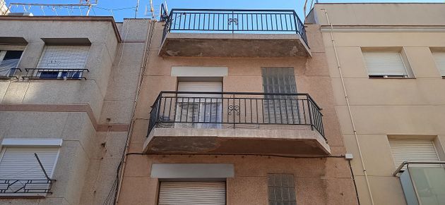 Foto 1 de Casa adossada en venda a Montigalà -Sant Crist de 4 habitacions amb terrassa i garatge