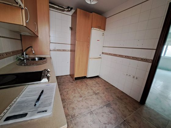 Foto 2 de Piso en venta en La Paz de 2 habitaciones con garaje y ascensor
