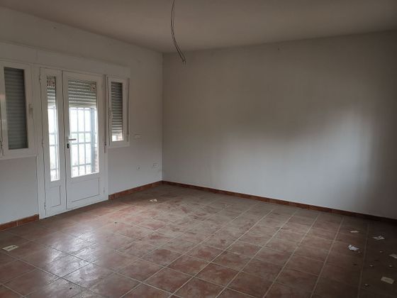 Foto 1 de Casa adossada en venda a Novés de 4 habitacions amb garatge