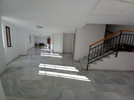 Foto 2 de Venta de piso en Cenes de la Vega de 3 habitaciones con ascensor