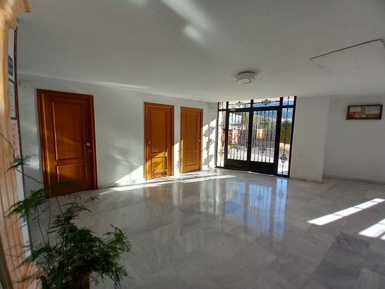 Foto 1 de Venta de piso en Cenes de la Vega de 3 habitaciones con ascensor