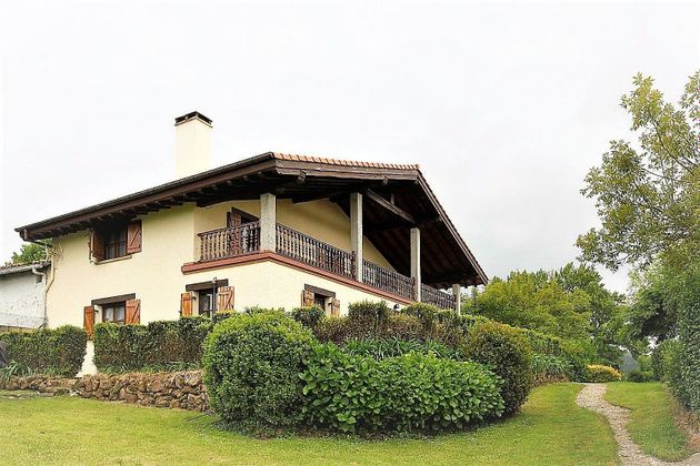 Foto 1 de Chalet en venta en Oiartzun de 5 habitaciones con terraza y piscina