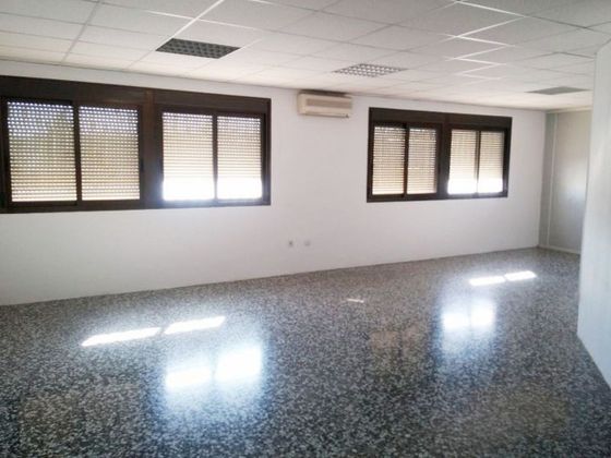 Foto 2 de Alquiler de oficina en calle Cislas Baleares con aire acondicionado