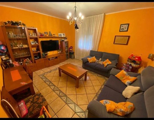 Foto 2 de Casa en venda a Valle de Trápaga-Trapagaran de 4 habitacions amb terrassa i calefacció