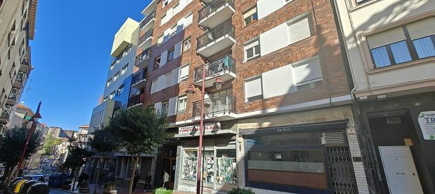 Foto 1 de Pis en venda a Centro - Desierto - Arrontegi de 2 habitacions amb balcó i calefacció