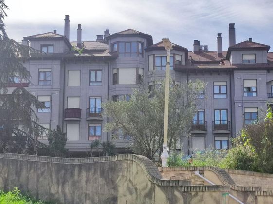 Foto 1 de Venta de piso en Muskiz de 3 habitaciones con terraza y garaje