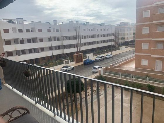 Foto 2 de Venta de dúplex en Cabo Roig - La Zenia de 3 habitaciones con terraza y garaje